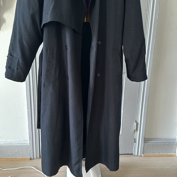 Fantastic vintage black trench coat with removable inner jacket. - Picture 2 of 11